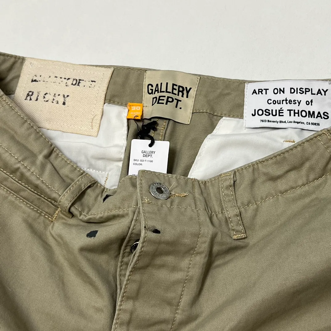GALLERY DEPT. RICKY SHORT/KHAKI Splash-ink knife-cut khaki work shorts, khaki color 30-32-34-36 code, re-adjusted version, re-washed to make old VINTAGE, hand-made acrylic splash-ink graffiti, genuine cowhide steel stamped LOGO leather tag, original version with LOGO buttons